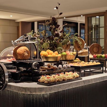 Hilton Melbourne Little Queen Street المظهر الخارجي الصورة A buffet at a hotel