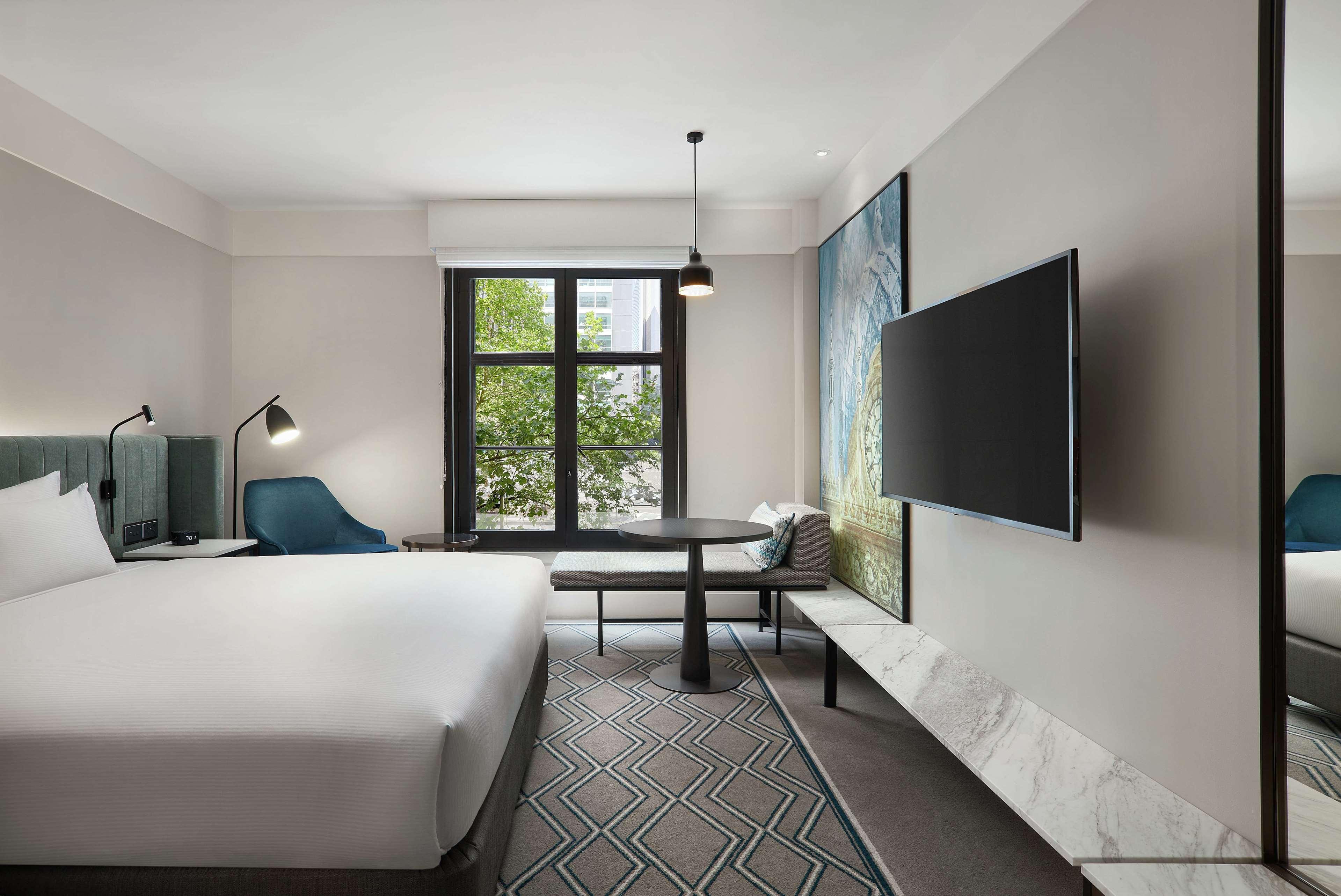 Hilton Melbourne Little Queen Street المظهر الخارجي الصورة A guest room at the hotel