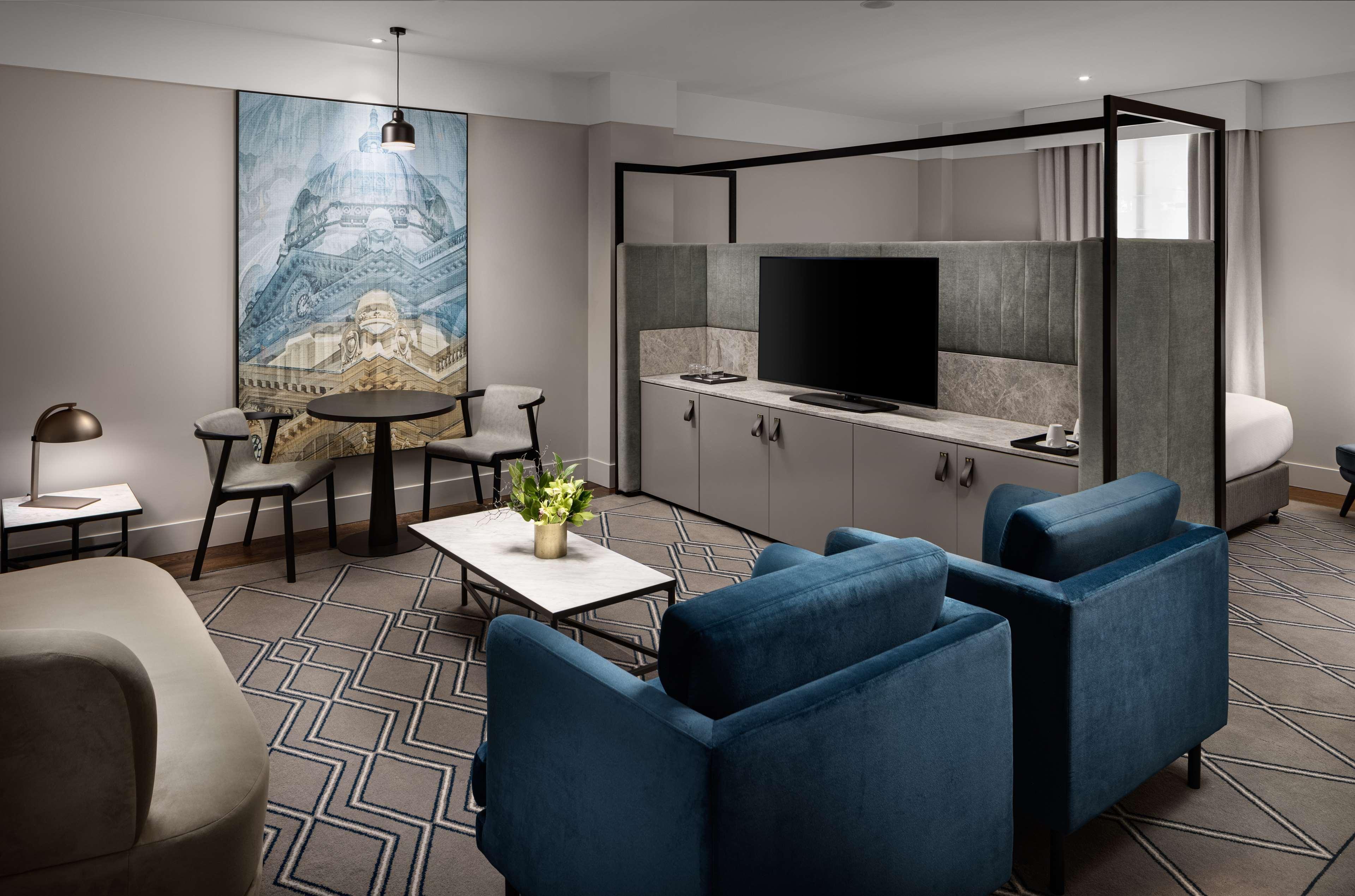 Hilton Melbourne Little Queen Street المظهر الخارجي الصورة A suite at the hotel
