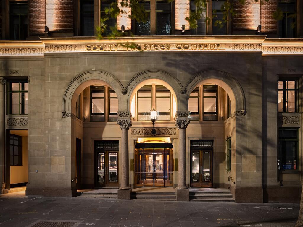 Hilton Melbourne Little Queen Street المظهر الخارجي الصورة The entrance to the hotel