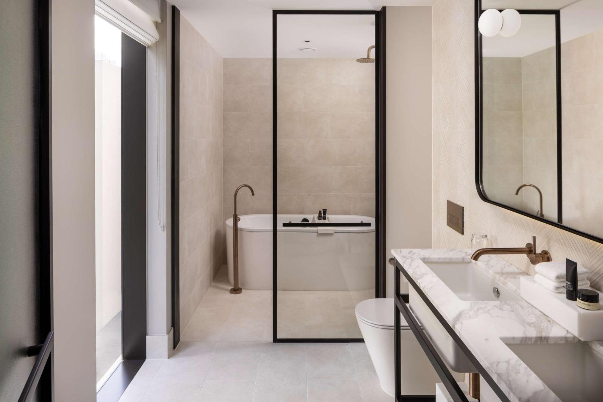 Hilton Melbourne Little Queen Street المظهر الخارجي الصورة Bathroom